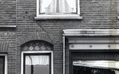 41420 Afbeelding van een deel van de voorgevel van het huis Jutfaseweg 14 te Utrecht.N.B. Dit betreft een z.g. ...